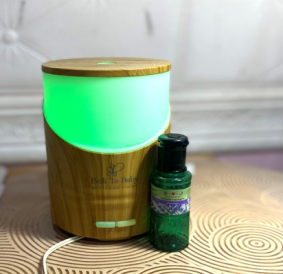 Gambar 1: Inhalasi Aromaterapi dengan Diffuser(Sumber: Mutmainnah 2024)